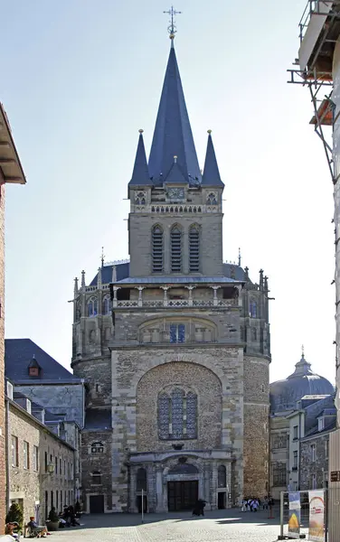 Riesige gotische Kathedrale im deutschen aachen — Stockfoto