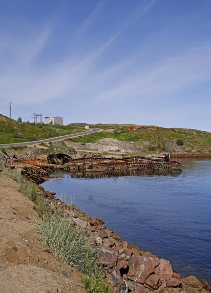 Begraafplaats van verlaten schepen nabij dorp Teriberka — Stockfoto