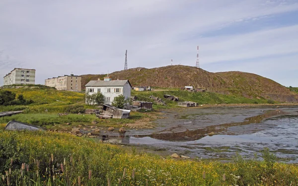 Lodeynoe est une nouvelle partie du village de Teriberka — Photo