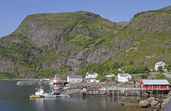 Panoramisch uitzicht op de kust op de Lofoten-eilanden — Stockfoto