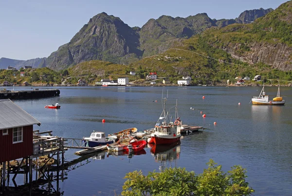 Panoramisch uitzicht op de kust op de Lofoten-eilanden — Stockfoto