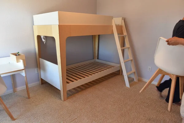 Çocukların amcası tarafından hazırlanmış bir çocuk odası.