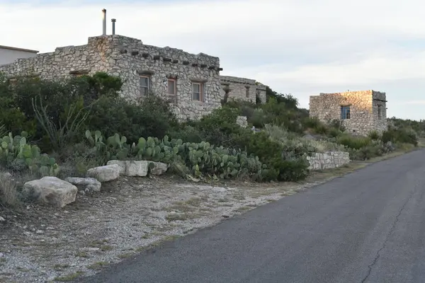Carlsbad mağaralarındaki 6 ve 8 numaralı araştırma kulübesi Ulusal Park 'ta.