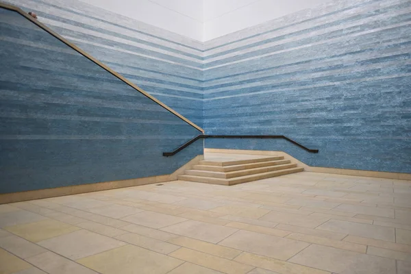 Austin, TX 'teki Blanton Sanat Müzesinin ana merdivenleri.