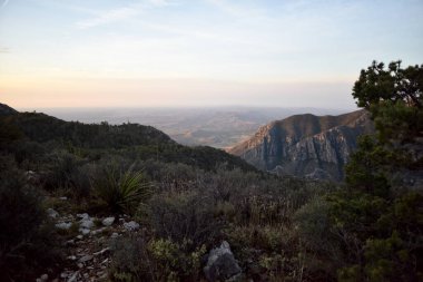 Guadalupe Dağları 'nda gün batımı Ulusal Park Tejas Yolu