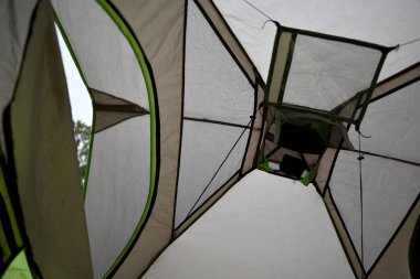 Kamp alanındaki ani fırtınadan kaçınmak.