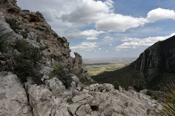Tejas Patikası ilk zirveye yakın.