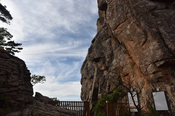 Alto Acantilado Detrás Del Templo Bongjeong Jun 2019 Parque Nacional — Foto de Stock