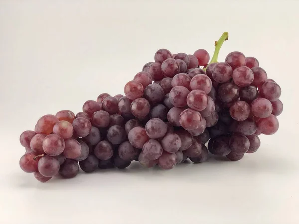 Uvas Rojas Sobre Fondo Blanco — Foto de Stock