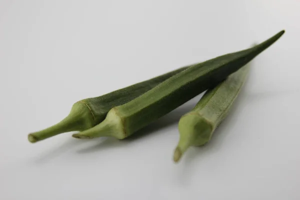 Okra Geplaatst Een Witte Achtergrond — Stockfoto