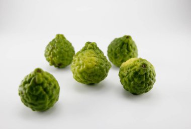 Beyaz arkaplanda Bergamot