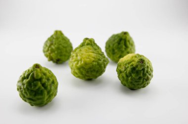 Beyaz arkaplanda Bergamot