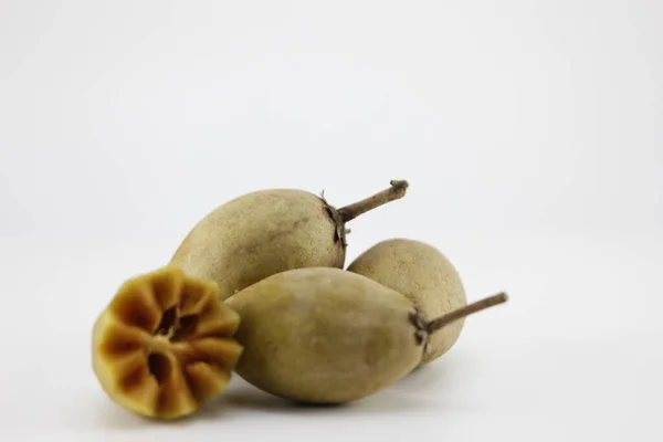 Sapodilla Colocar Fundo Branco — Fotografia de Stock