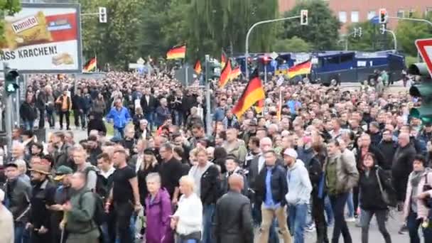 Хемниц, Германия - 01 сентября 2018 года: Афд демонстрация Trauermarsch — стоковое видео