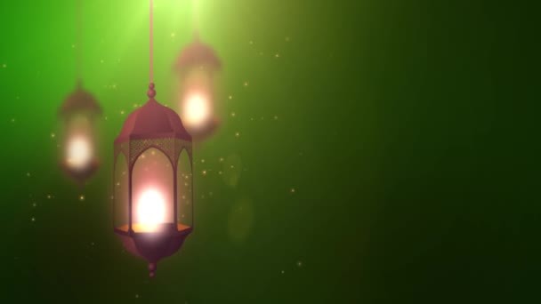 Ramadan Kerze Laterne herunterfallend hängend auf Schnur grünen Hintergrund — Stockvideo