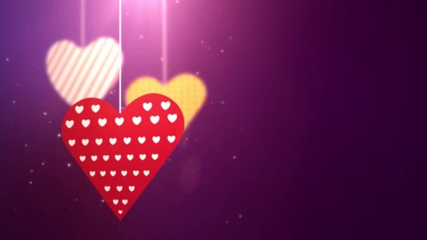 Papel valentine corazones cayendo colgando en cadena púrpura fondo — Vídeo de stock