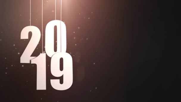 Feliz Año Nuevo 2019 números de papel blanco que cuelgan de las cuerdas que caen por el fondo negro — Vídeos de Stock