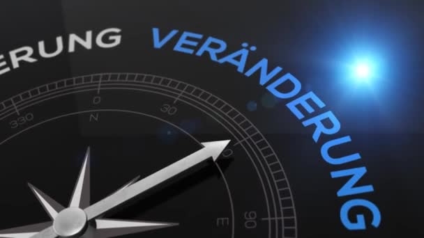 Kompass med text - Veraenderung - tyska ordet för förändring - rätt väg, koncept video för bra riktning blå glänsande bakgrund — Stockvideo