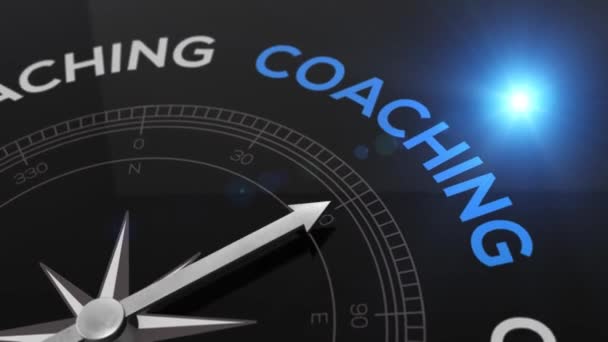 Πυξίδα με το κείμενο Coaching σωστό δρόμο, έννοια βίντεο για καλή κατεύθυνση μπλε λαμπερό φόντο — Αρχείο Βίντεο