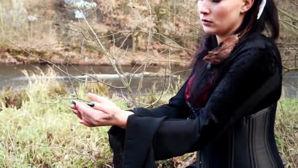 Viking woman conjures imaginary object with hands — Stock Video