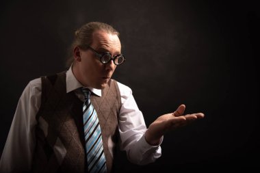 Komik inek ya da geek için boş el arıyorum