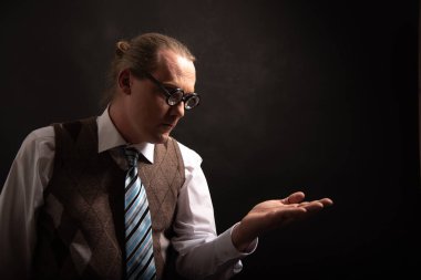 Komik inek ya da geek için boş el arıyorum