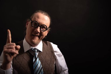 Komik inek veya parmak akıllı bilim ile işaret geek