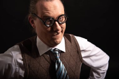 Komik inek veya kamera üzerinden seyir ve düşünme geek