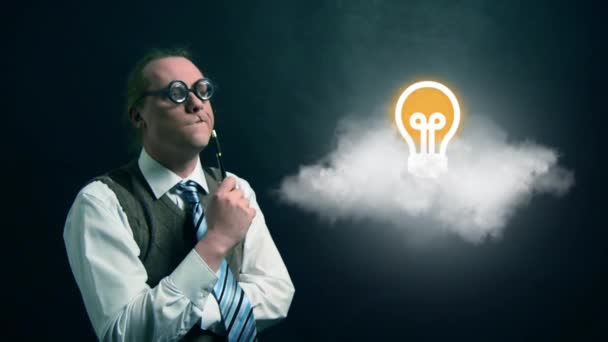 Funny nerd or geek looking to flying cloud with rotating light bulb icon — Stock Video