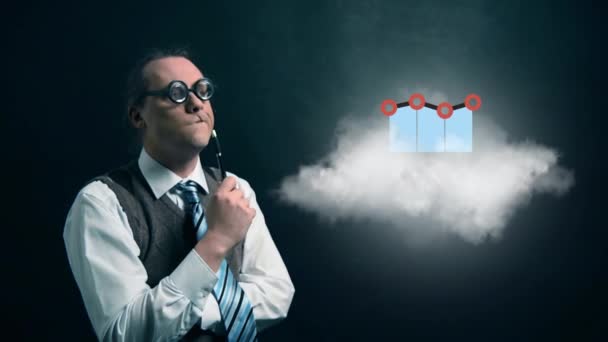 Divertido nerd o friki mirando a la nube voladora con icono gráfico diagrama giratorio — Vídeos de Stock