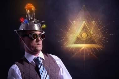 Alüminyum folyo baş ve illuminati işareti ile takım elbise perişan görünümlü komplo inanan
