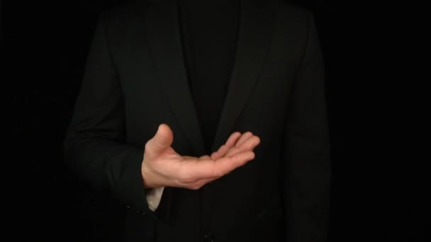 Biznesmen przedstawiający różne gesty dłoni — Wideo stockowe