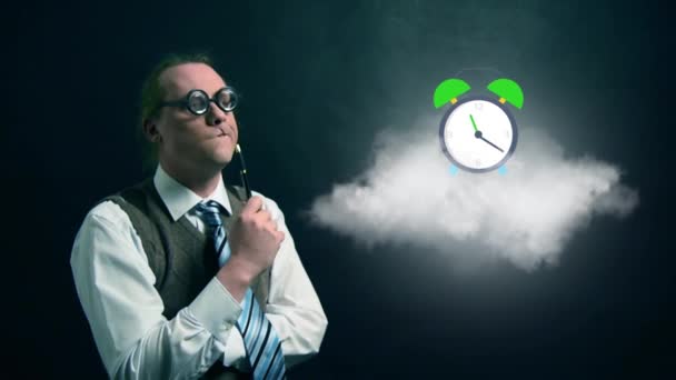 Divertido Nerd Friki Mirando Nube Voladora Con Icono Reloj Giratorio — Vídeos de Stock