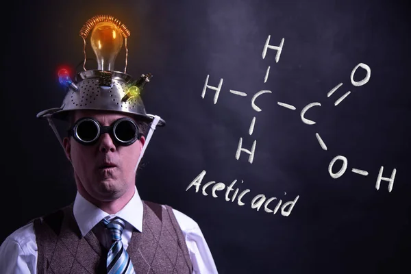 아세트산 Ch3cooh의 손으로 그린 화학 공식을 제시하는 얼간이 — 스톡 사진
