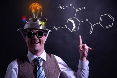 Kokainin elle çizilmiş kimyasal formülü sunan