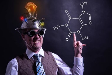 Kafein handdrawn kimyasal formülü sunan nerd