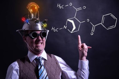 Kokainin elle çizilmiş kimyasal formülü sunan