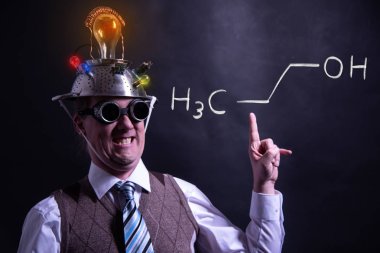 Propanol n-propanol handdrawn kimyasal formülü sunan nerd