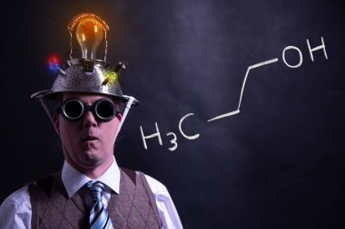 Propanol n-propanol handdrawn kimyasal formülü sunan nerd