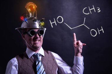 Propilen glikol el yapımı kimyasal formülü sunan nerd -1,2