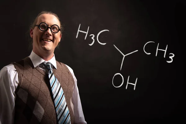 Profesor presentando fórmula química dibujada a mano de isopropilalcohol isopropanol 2-propanol — Foto de Stock