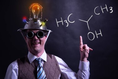 İopropilalkol isopropanol 2-propanol el yapımı kimyasal formülü sunan nerd