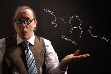 Profesör Glutatyon antioksidan peptid handdrawn kimyasal formülü sunan