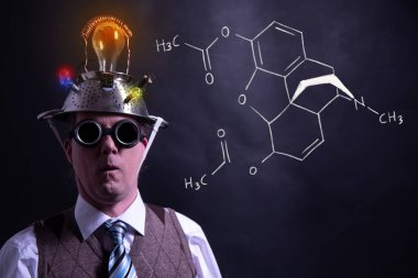 Nerd formic Eroin el çizilmiş kimyasal formülü sunan