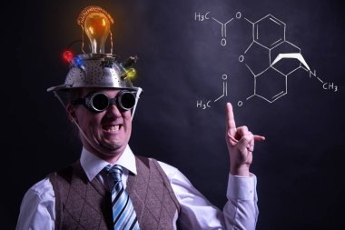 Nerd formic Eroin el çizilmiş kimyasal formülü sunan