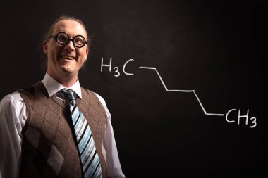 Profesör heksane handdrawn kimyasal formülü sunan