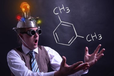 Nerd formik M-Xylene el çizilmiş kimyasal formülü sunan