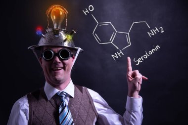 Nerd serotonin handdrawn kimyasal formülü sunan