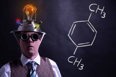 Nerd formik Xylene el çizilmiş kimyasal formülü sunan