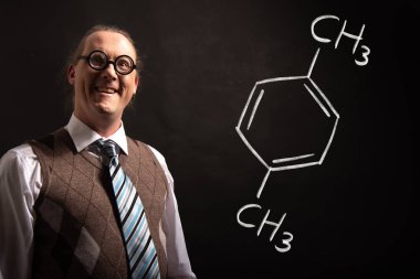 Profesör Xylene handdrawn kimyasal formülü sunan